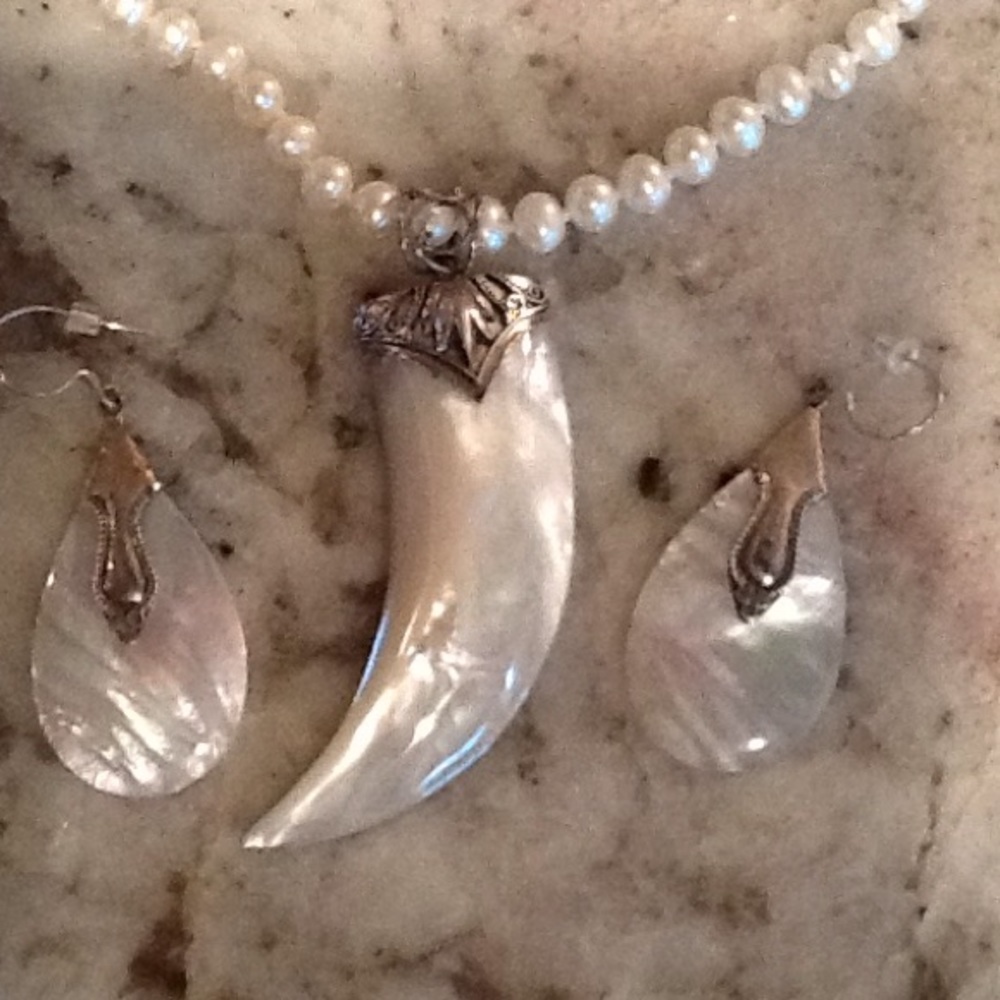 925 SS MOTHER- OF-PEARL NECKLACE AND PENDANT ONLY